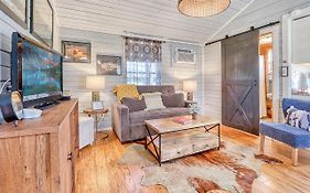 Creekside Cabins - The Texan
